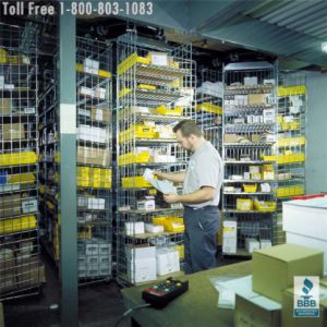 Batch ordering picking in a distribution center with horizontal storage carousels
