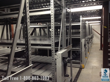 Industrial Warehouse Storage Racks are mobilized on floor tracks