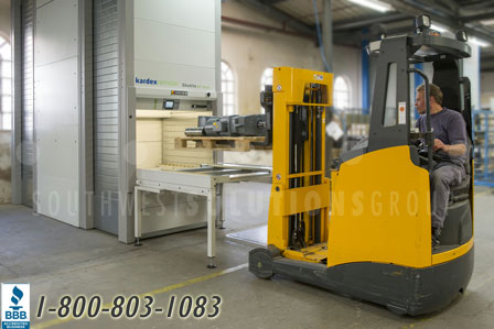 Kardex shuttle XP 1000 being loaded with pallet handling lift