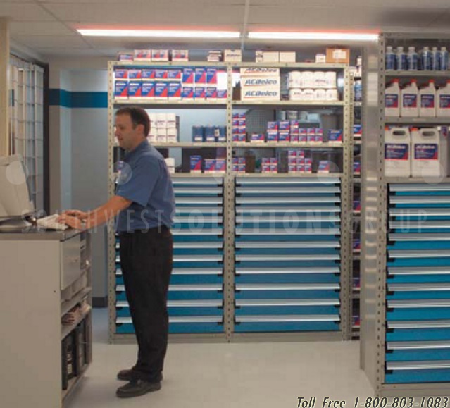 warehouse tool chest with pull out drawers