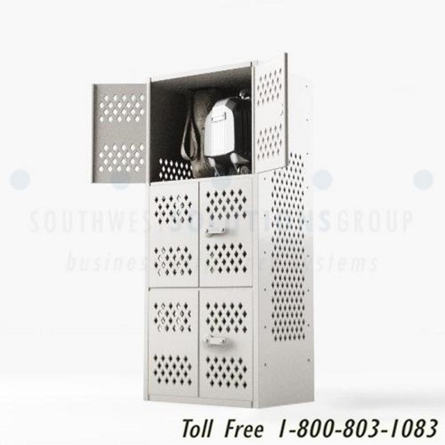 Large Suitcase Airflow Lockers Oversized Airport Baggage Carousel