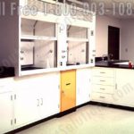 Fume hood with vents exhaust system