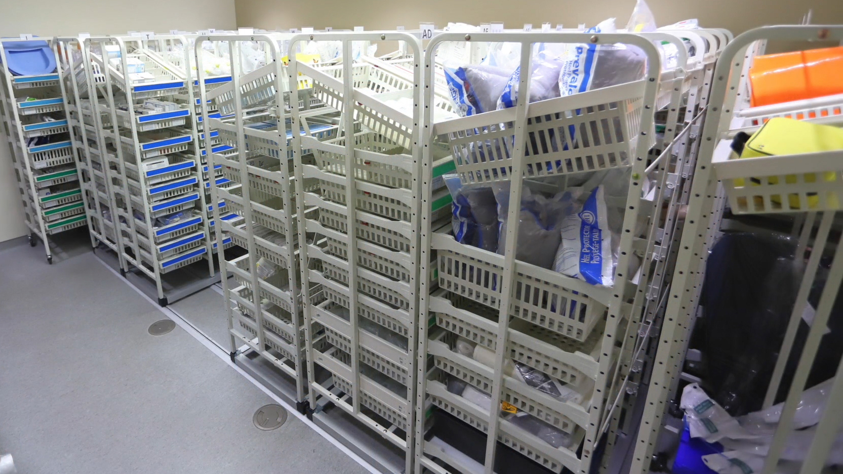 medical mobile shelving featured image
